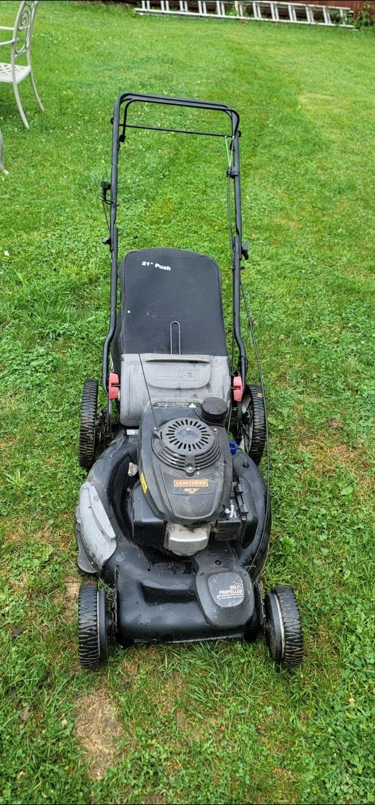 Craftsman with Honda GCV160 engine Self-propelled Front Wheel Drive Lawn Mower (New cables installed)