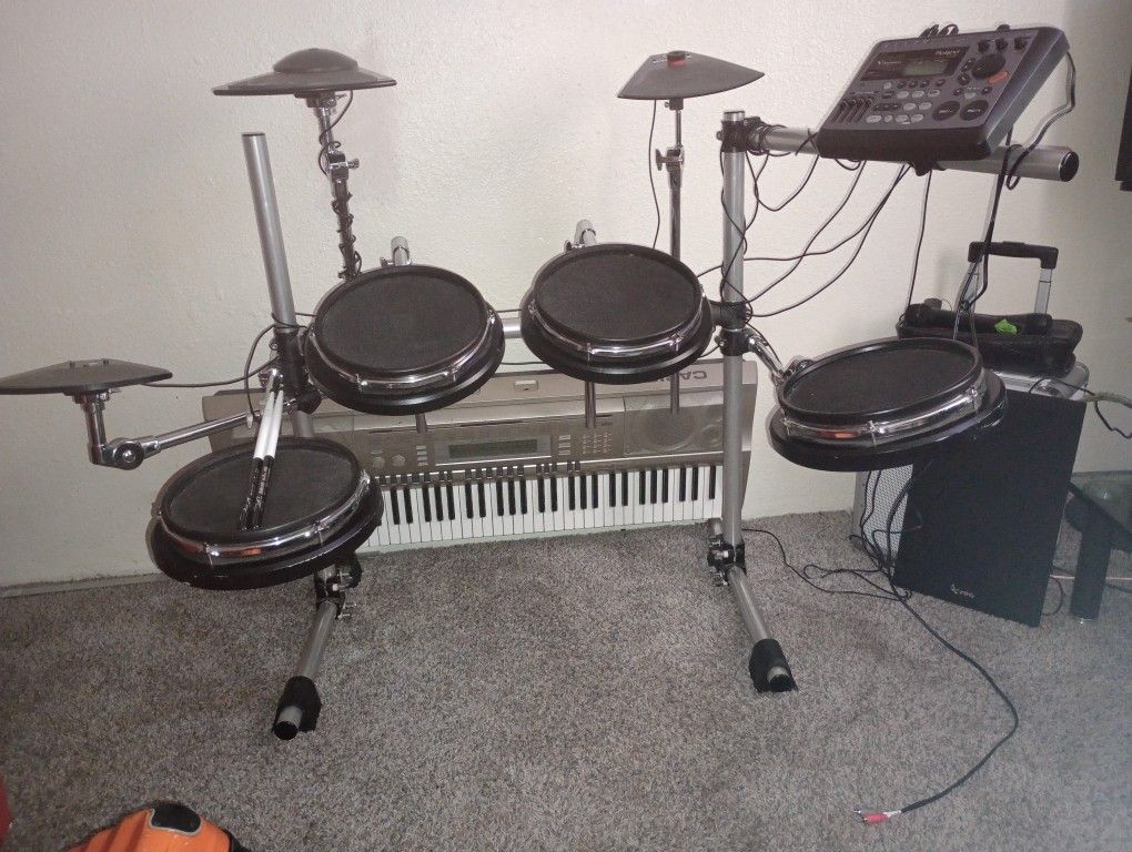 ROLAND TD 8 DRUM KIT WITH MODULE, AND CASIO WK-200 KEYBOARD