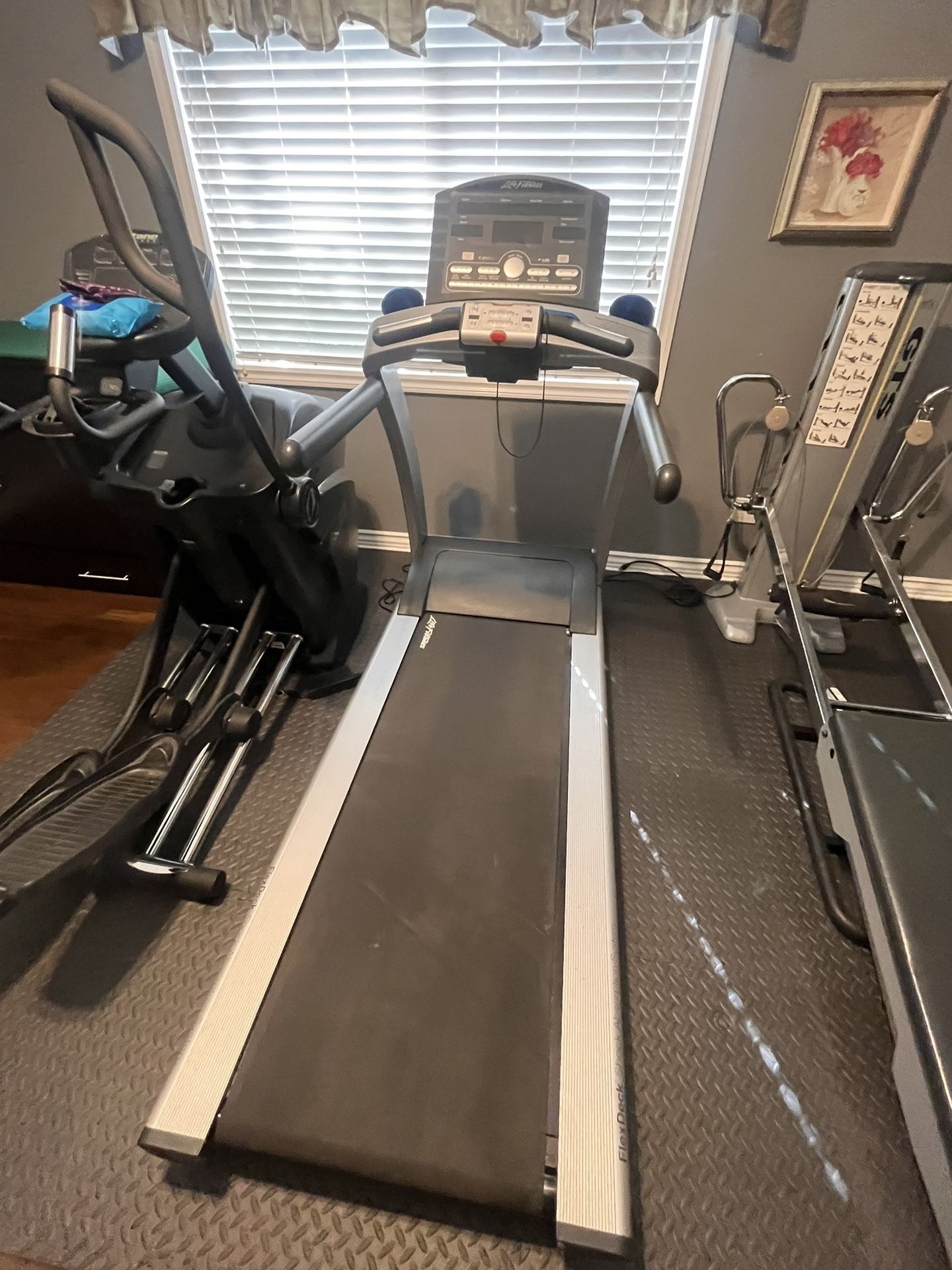 Life Fitness Treadmill T7.0 with Flex Deck. HALF PRICE THRU 12/3!!!