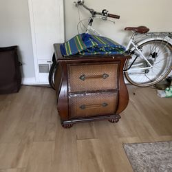 FREE SIDE TABLE