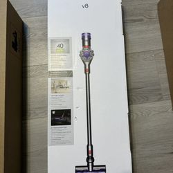 Dyson v8 Vacuum