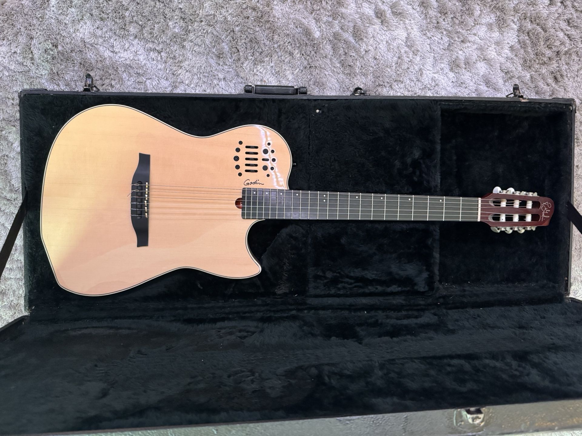 Godin Multiac Nylon-String SA Electric Guitar + Case