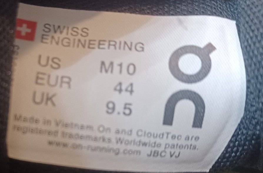 Like NEW On Cloud Men's Running Shoes Zinc/White Sz.10 (11½Wo) for Sale