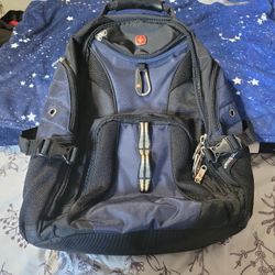 Like New Swiss Gear 1900 ScansmartLaptop Backpack 