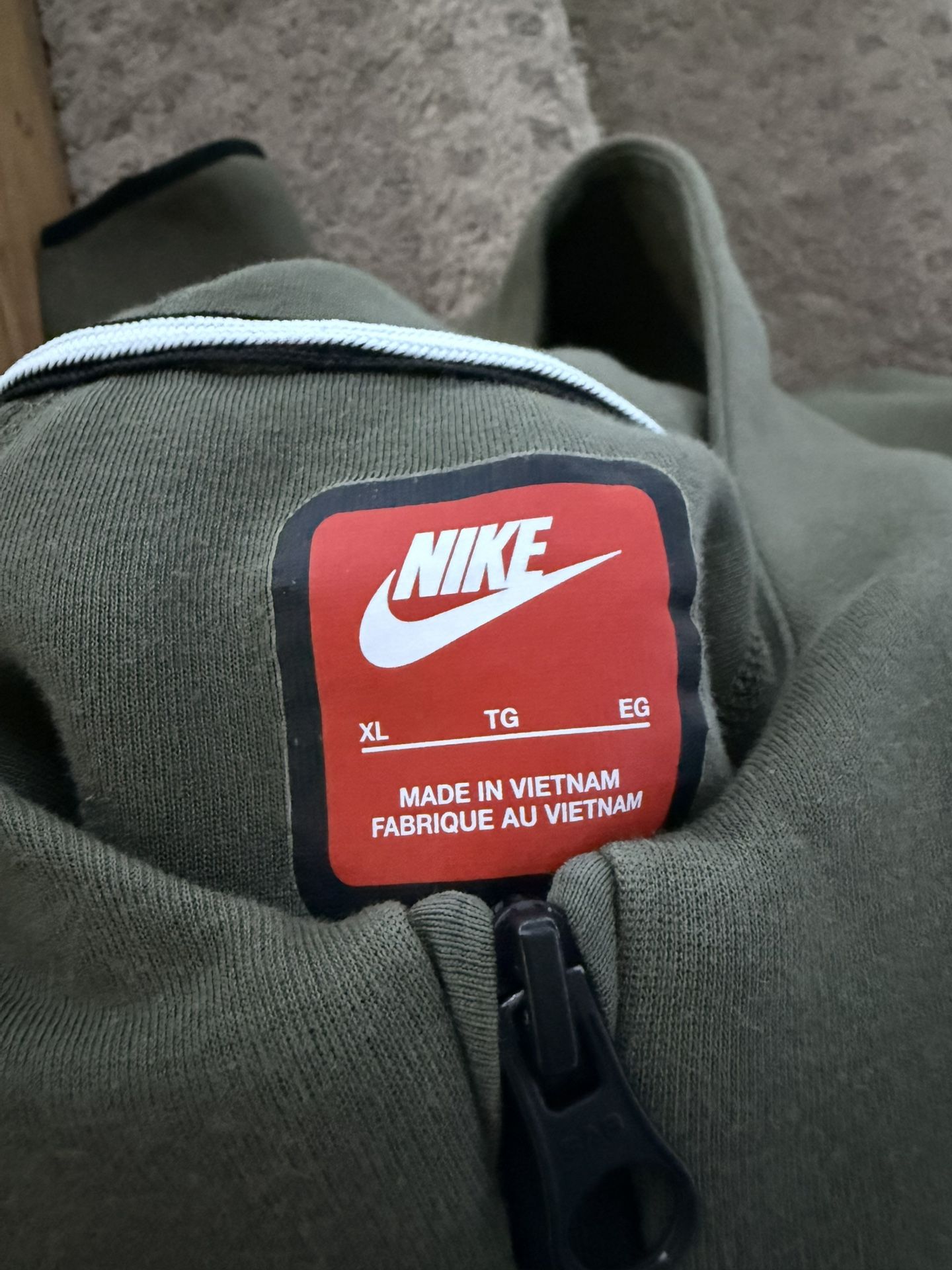 Boys XL Green Nike Tech