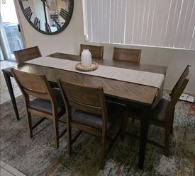 Beautiful dining table with 6 chairs from RC willey...👑 🧸