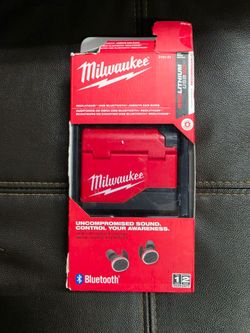 Milwaukee REDLITHIUM USB Bluetooth Jobsite Ear Buds