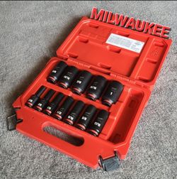 Milwaukee SHOCKWAVE 3/8 in. Drive SAE Deep 6 Point SAE Impact Socket Set (12-Piece)(NEW)