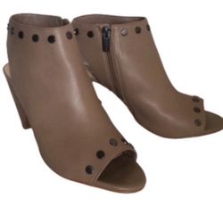 VINCE CAMUTO Ankle Booties Shoes Taupalicious Soft Napa Silk Leather 10W 3 ½” Heel EUC