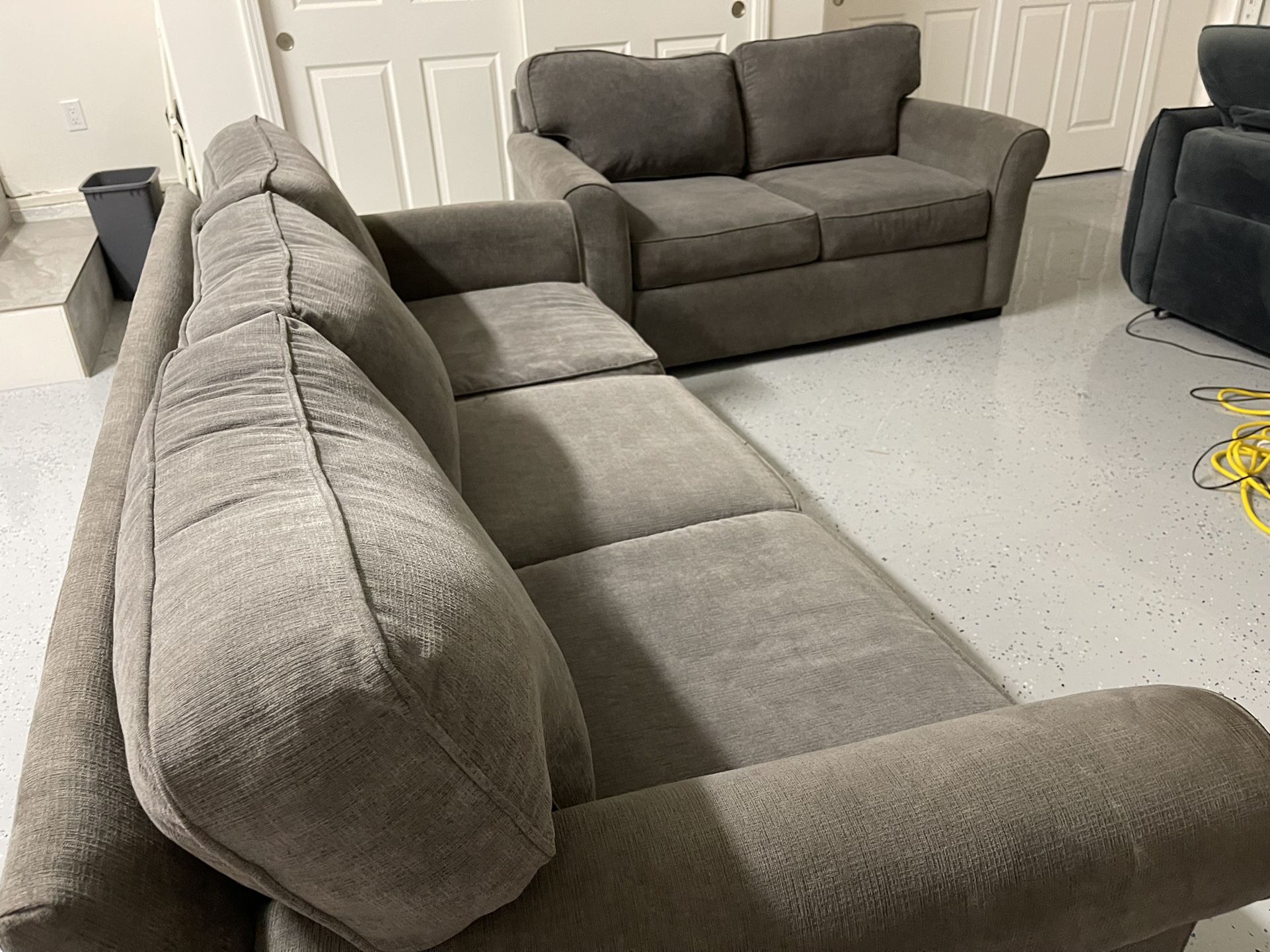 Like New Gray Jonathan Louis Couch And Loveseat