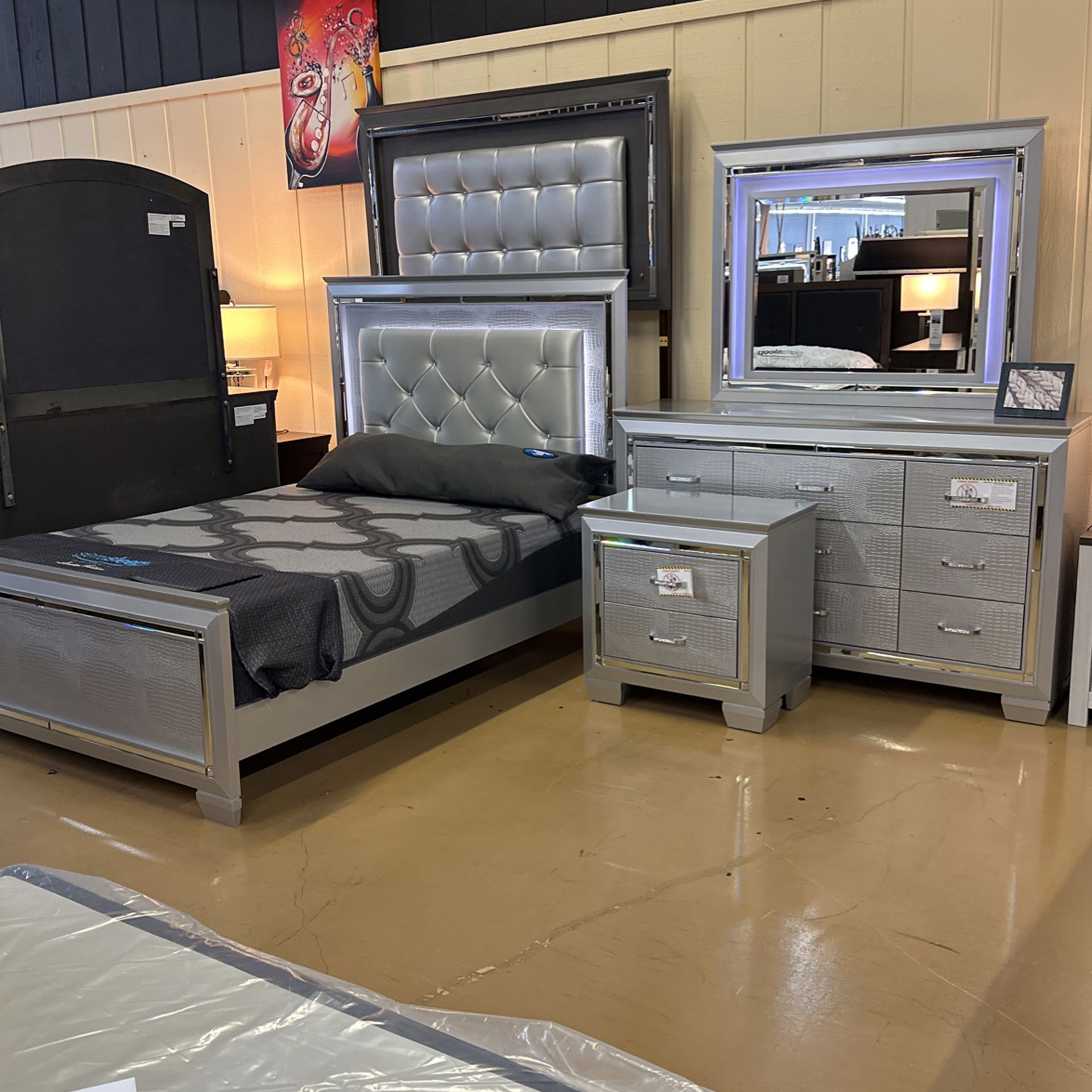 Week Promotion!!! Any 4 PC  Bedroom Set (no Mattress Included)😍