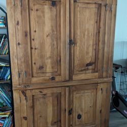Cabinet/Armoire
