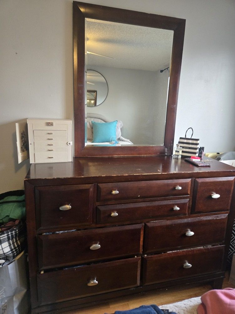 Dresser And 2 End Tables