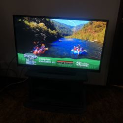 32” RCA FLAT SCREEN TV WITH STAND TV