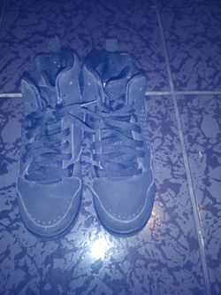 Black Jordans 4 1/2.