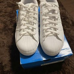 Women Adidas sz 6.5