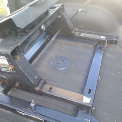 Complete fifth wheel mount