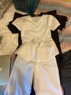 SMALL WHITE SCRUBS