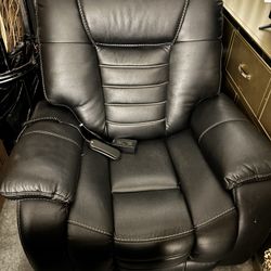 Black stand up or lay back recline, remote control
