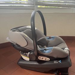 Cybex Aton Q carseat with base and adapters