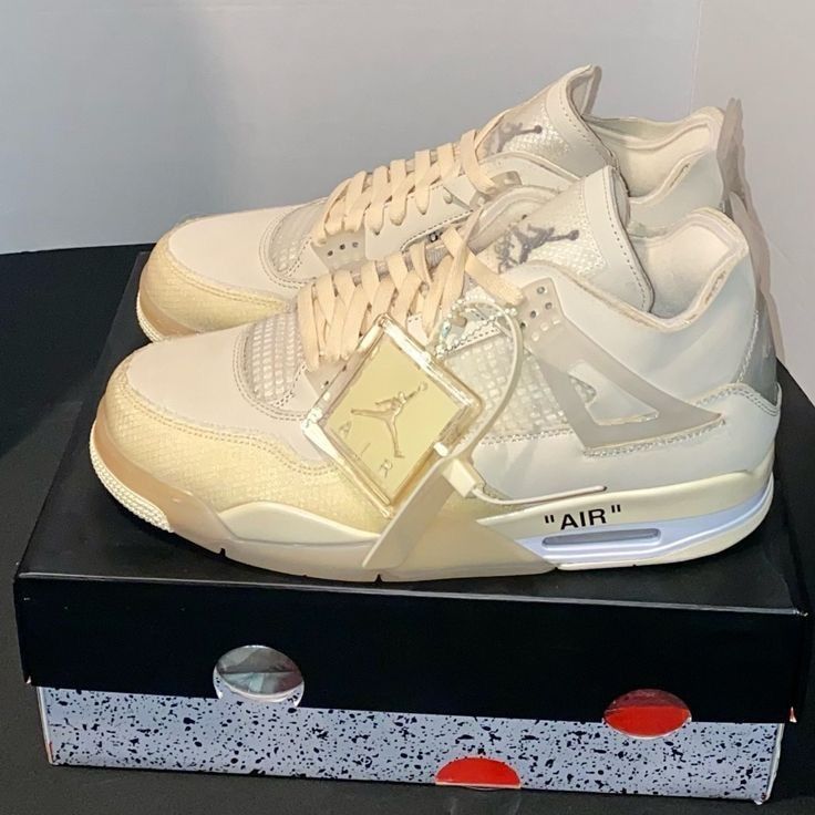 Jordan 4’s “Off white”