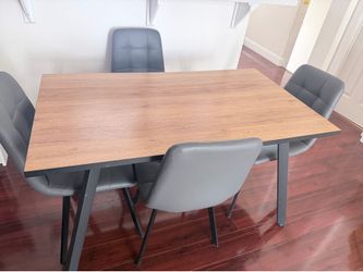 Modern 4-Person Dining Table Set – Excellent Condition