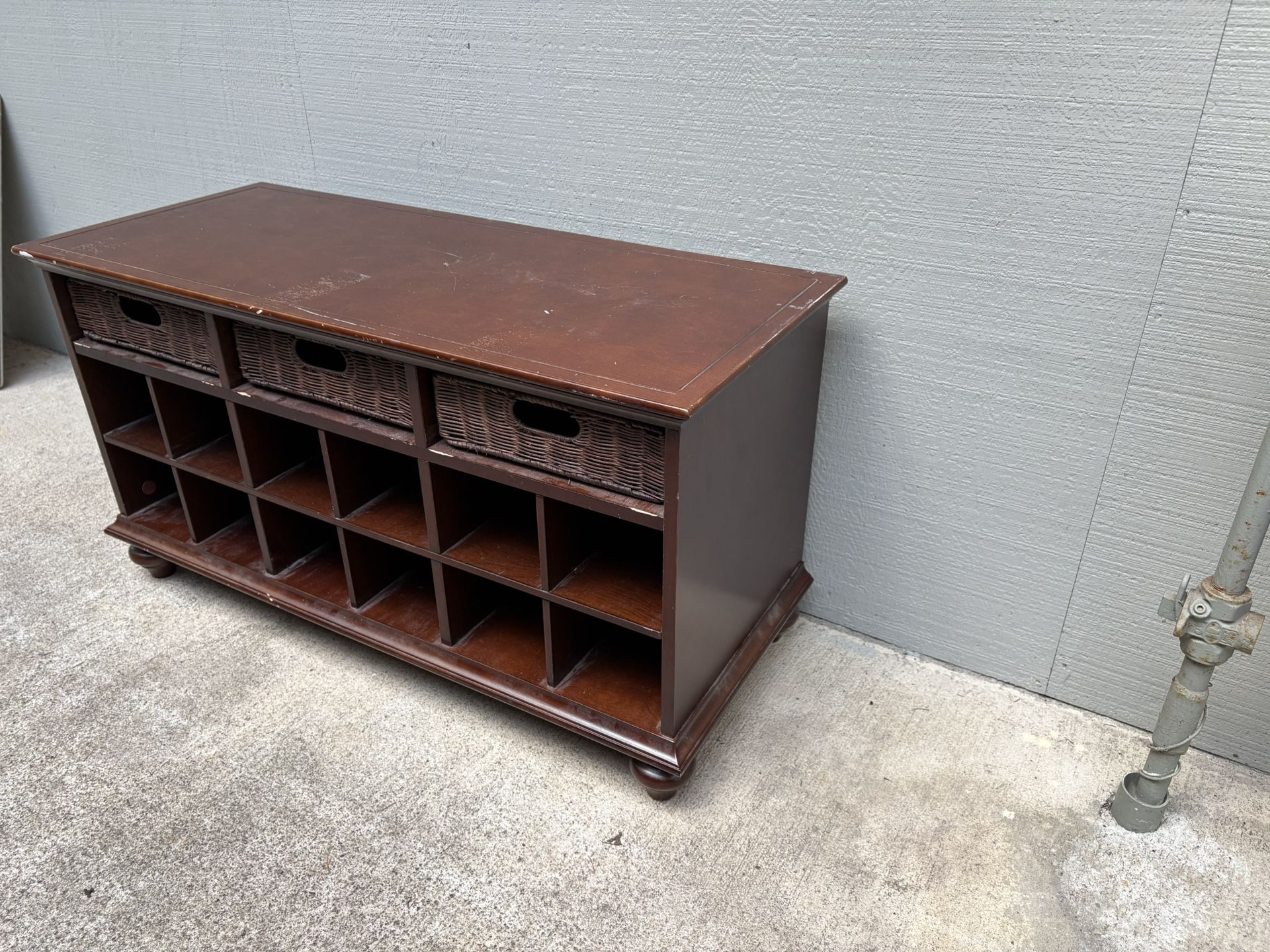 Entryway shoe bench