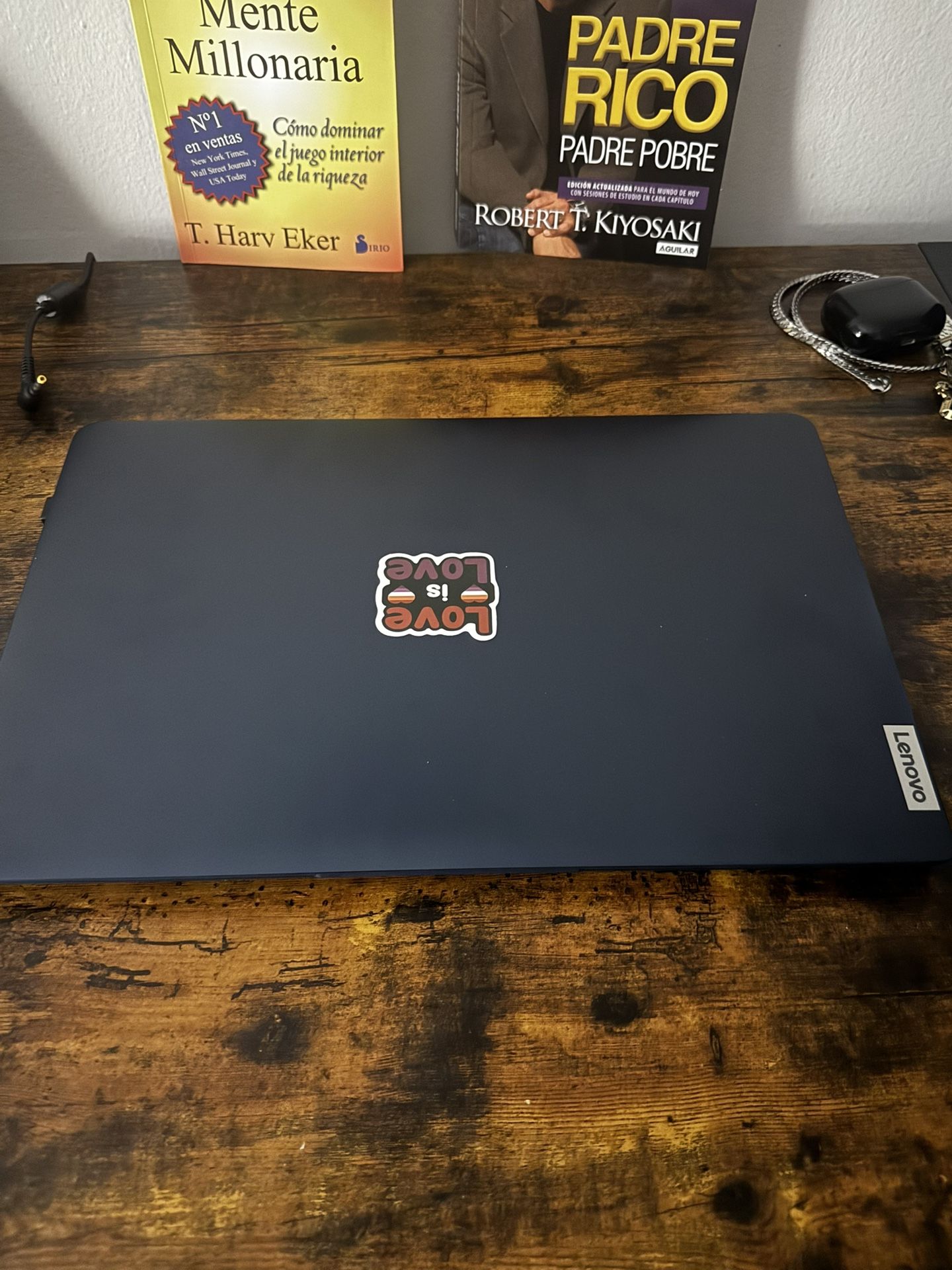 Laptop Lenovo, 8GB Ram, Blue, Perfect For Anything