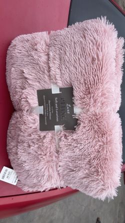 Set of 2 fluffy pillows