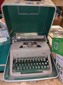 Vintage 1950s Portable Royal Typewriter