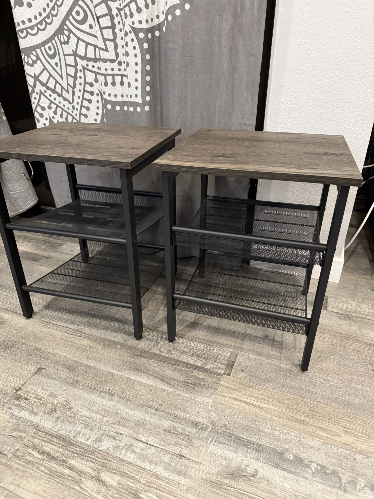 2 Side Tables