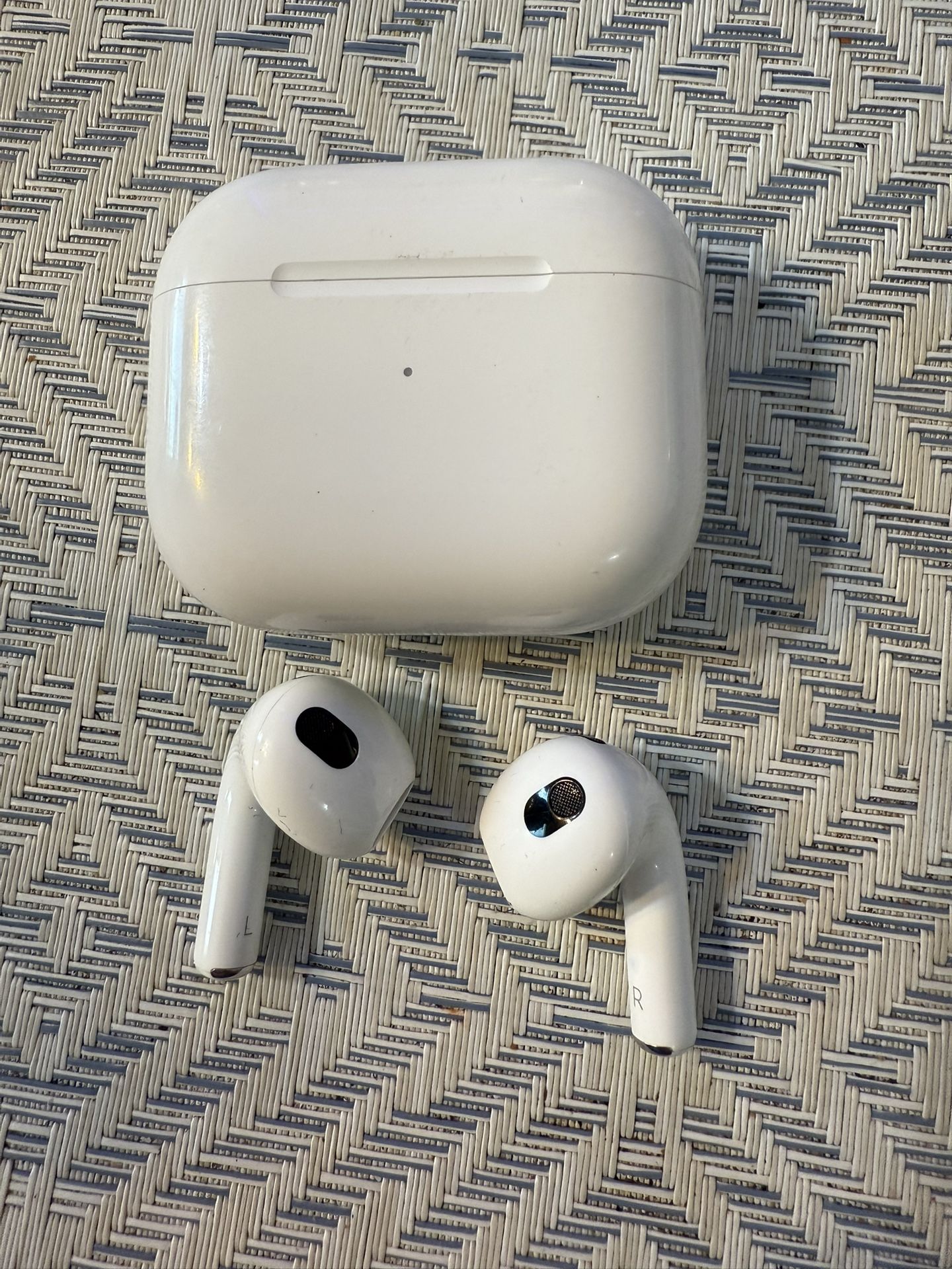 **PENDING** AirPods 3rd Generation Works Great!