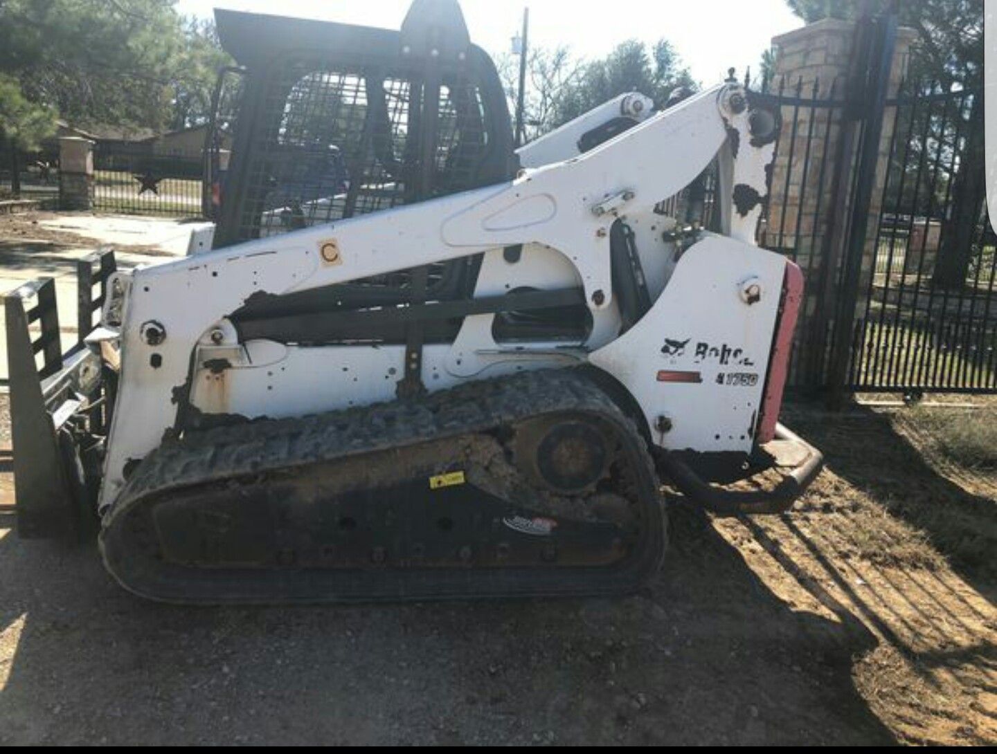 BOBCAT T 750 2013 ONLY 2600 HR GOOD RUINING MACHINES