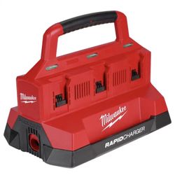 Milwaukee M18 18V Lithium-Ion PACKOUT 6-Port Rapid Charger