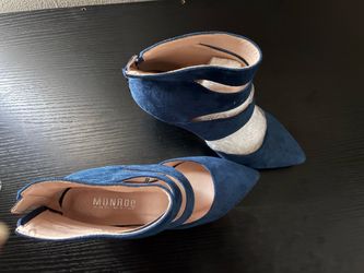 Size 7.5 Monroe and Main blue stilettos