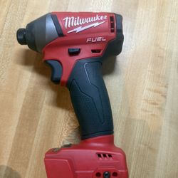 Milwaukee 18v fuel 1/4” impact driver only used a few times tool only $90 firm in n Lakeland 
