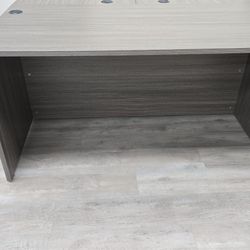 Executive Samoa Gray Office Desk, New In Excellent Condition Check Description 