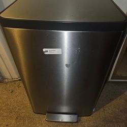 12/13 gallon step on trash can
