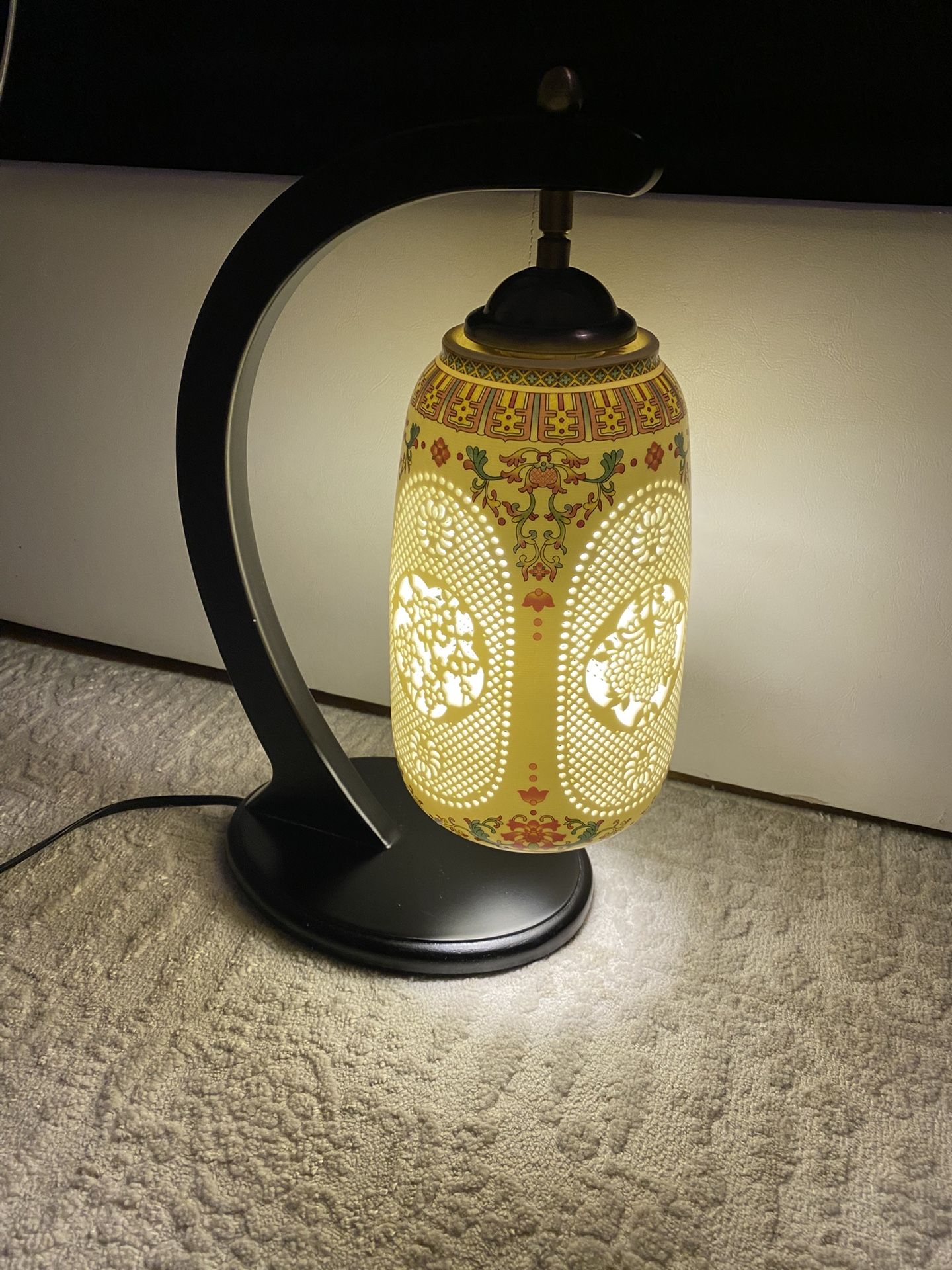 Vintage Chinese Porcelain Table Lamp