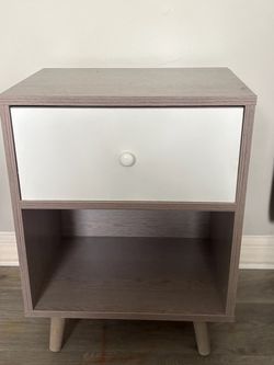2 small nightstands
