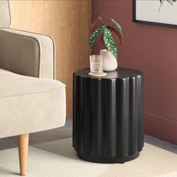 Sculped Round End Table Black - Room Essentials™