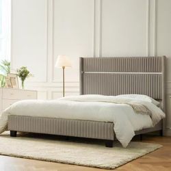 Marcos Brown 65 in. W Queen Platform Bed with Built-in LED Tube Lighting（Z6BDJH0343-Q-KHK）