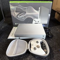 Xbox One X 1TB Taco Bell Limited Edition Complete in Box