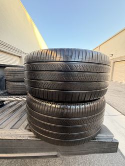 255/45/19 Pirelli Scorpion MS 60-70% Tread (2)