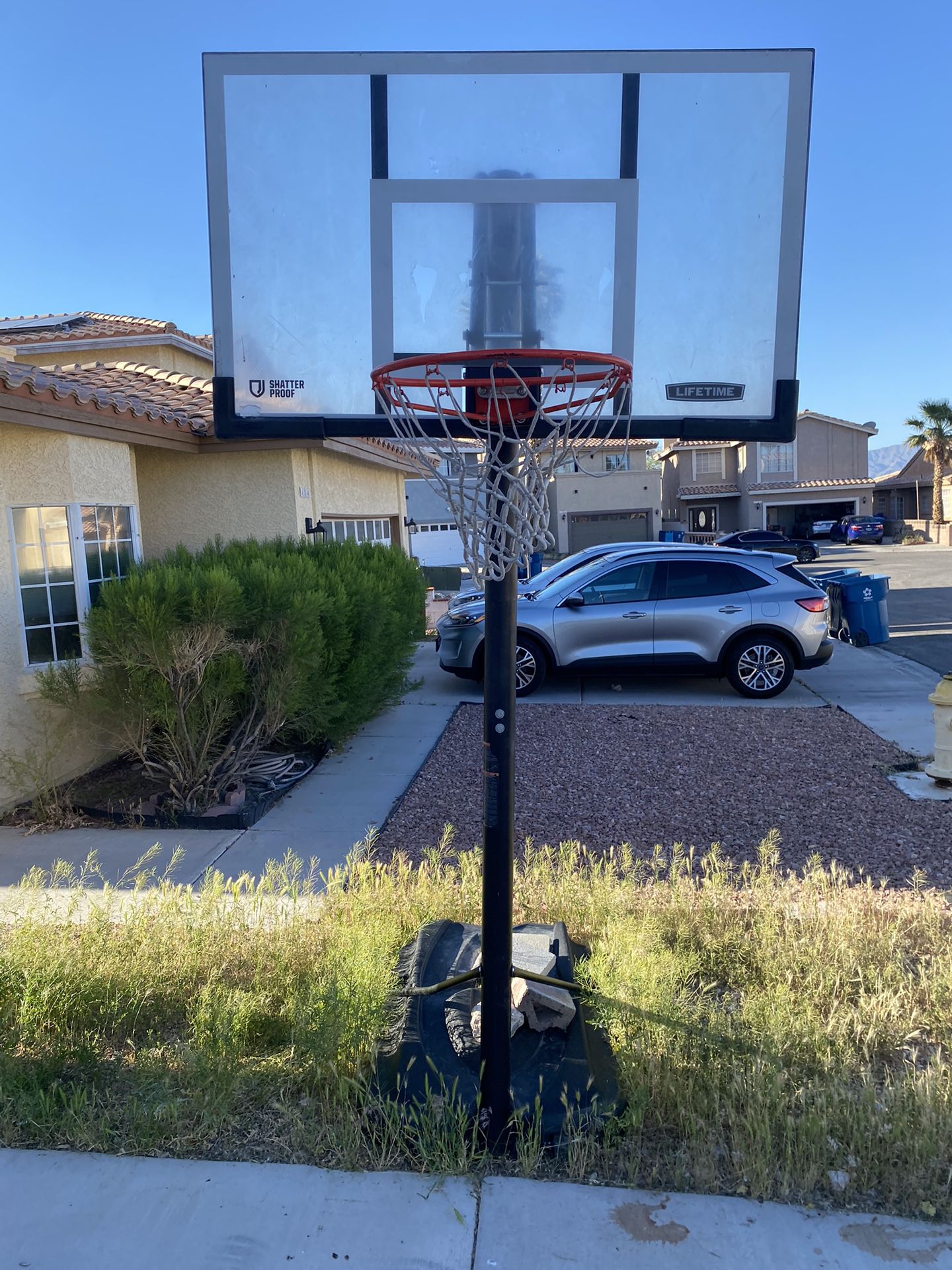 Shatter-proof Lifetime basketball hoop