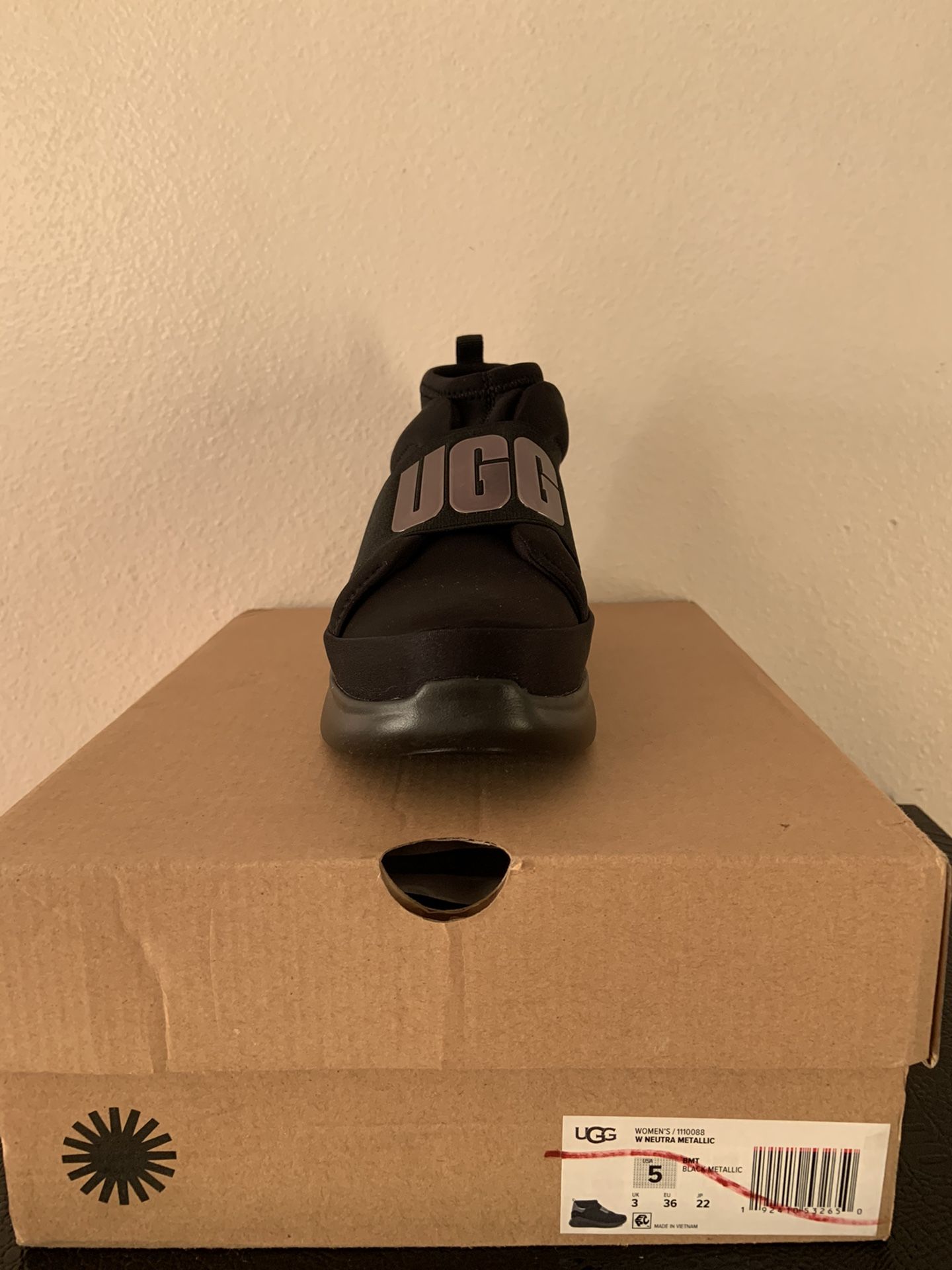 UGG Womens Neutra Sneaker