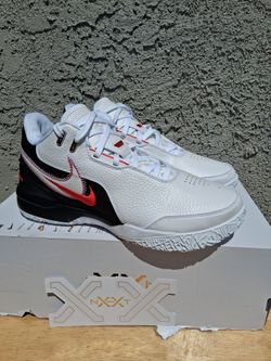 NIKE LEBRON JAMES NXXT GEN AMPD SIZE 10.5
