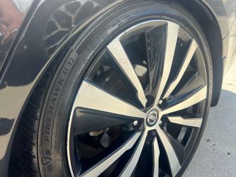2021 Nissan Altima wheels