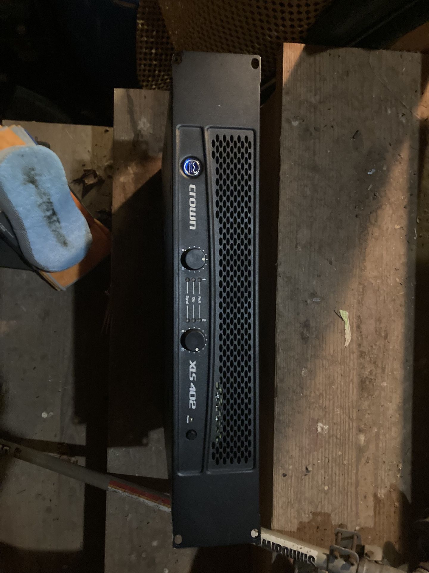 Crown XLS 402 Power Amplifier