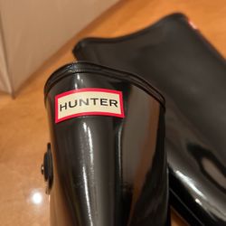 HUNTER RAIN BOOTS Just In Time For The Rain.
